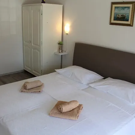 アパート Pavka Apartman