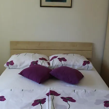 Pavka Apartman アパート *